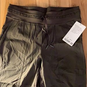 Dance studio crop - olive green size 10